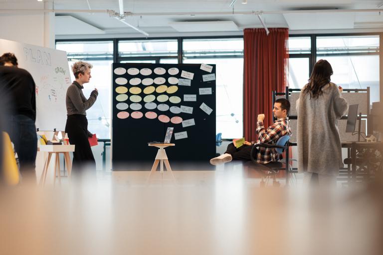 MSH 23 Menschen bei einem Workshop